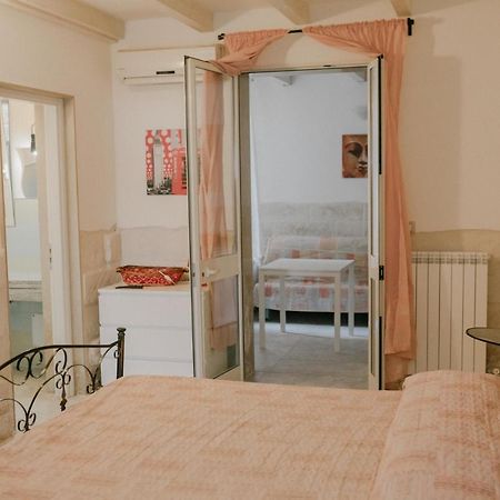 Le Camporelle In Citta Bed & Breakfast Lecce Bagian luar foto