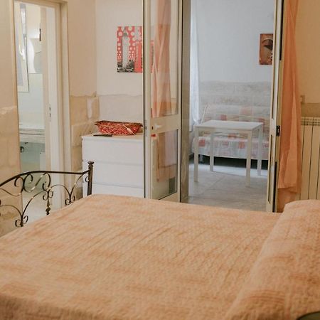Le Camporelle In Citta Bed & Breakfast Lecce Bagian luar foto