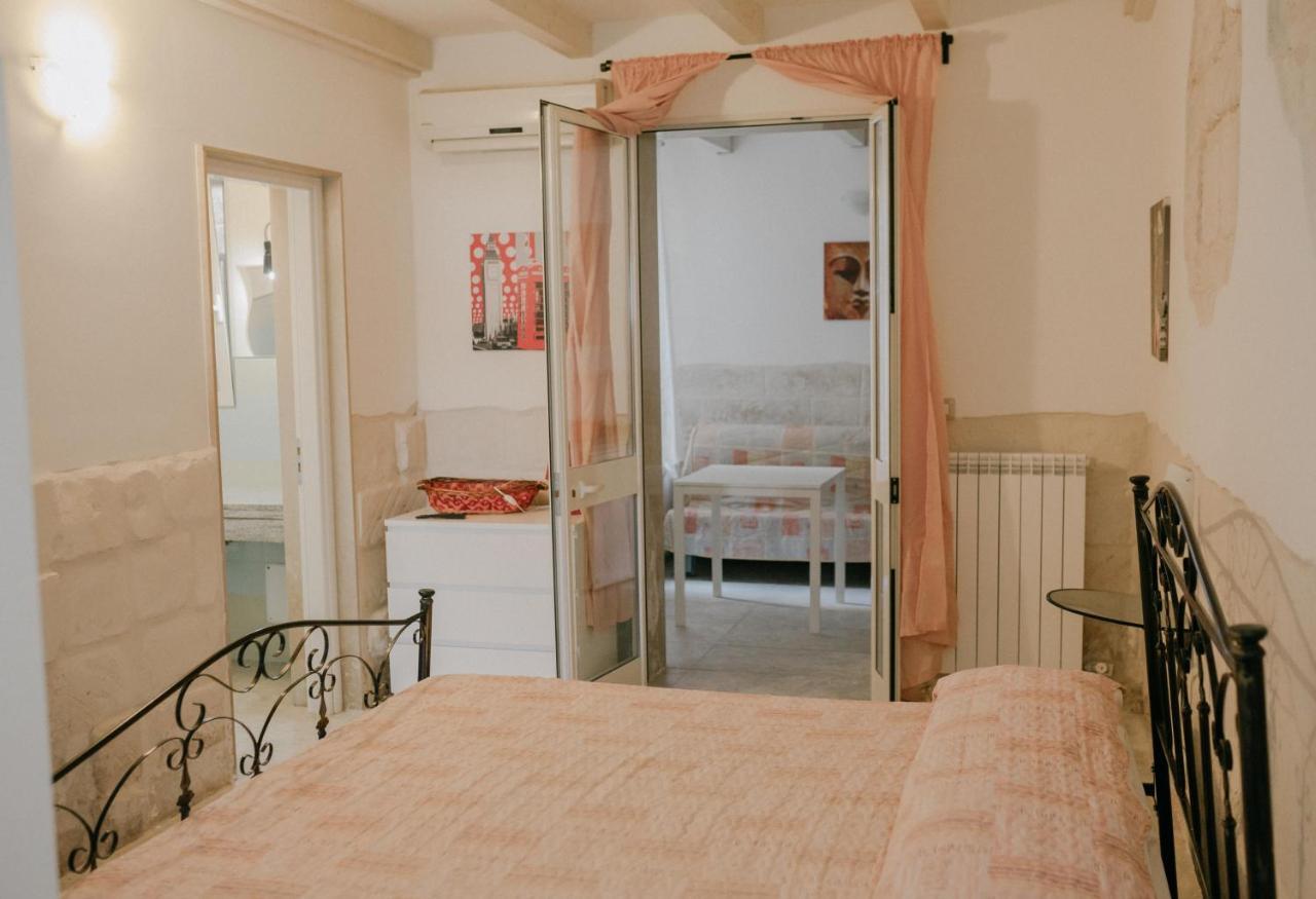 Le Camporelle In Citta Bed & Breakfast Lecce Bagian luar foto