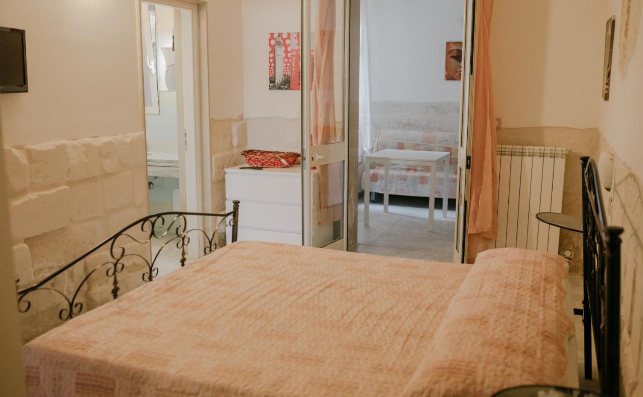 Le Camporelle In Citta Bed & Breakfast Lecce Bagian luar foto